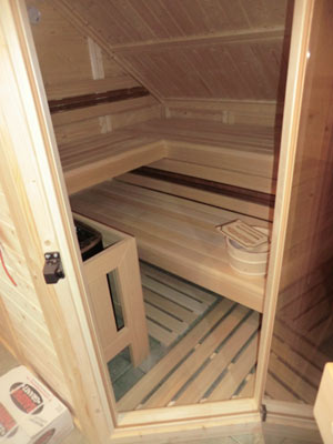 Sauna mit Dachschrge